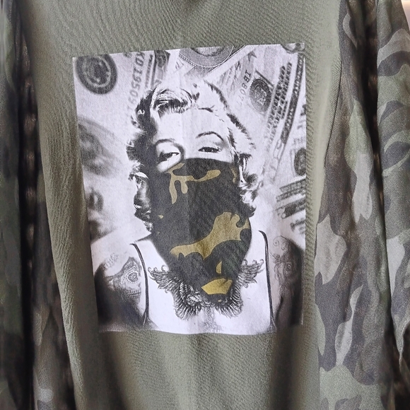 Upcycled Marilyn Monroe Camo Tshirt/Poncho - Picture 3 of 5